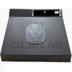 Paraspruzzi Destro Trattore Fiat 115-90, 140-90, 160-90, 180-90, Riparo, Logo, 200 mm x 175 mm, Riferimento 5172542, CNH