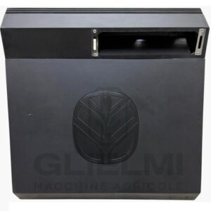 Paraspruzzi Destro Trattore Fiat 115-90, 140-90, 160-90, 180-90, Riparo, Logo, 200 mm x 175 mm, Riferimento 5172542, CNH